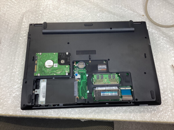 NEC LAVIE PC-NS350HARのSSD換装及びメモリ増設 - パソコン修理