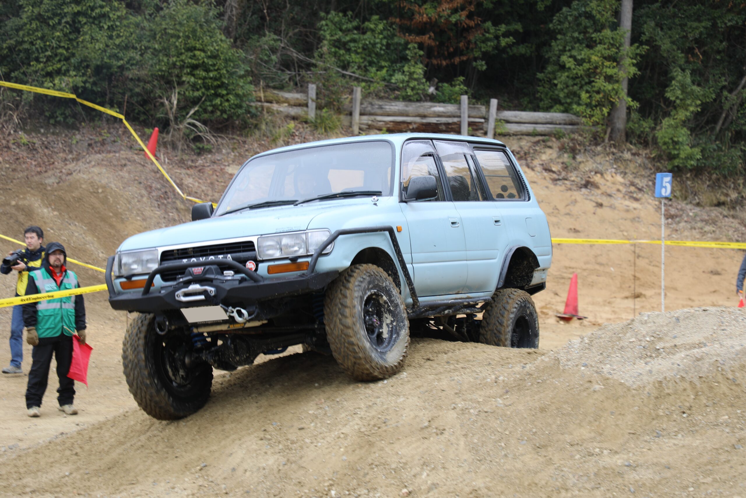 2インチアップ可能なランドクルーザー80用の【カンサス