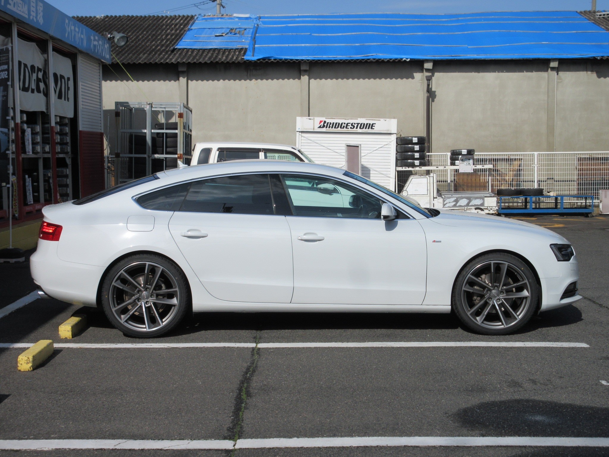 アウディA5スポーツバックにダウンサス取り付け | アウディ A5 足