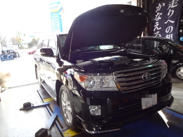 トヨタ ランドクルーザー200にスロットルスペーサー取付 ／ エル