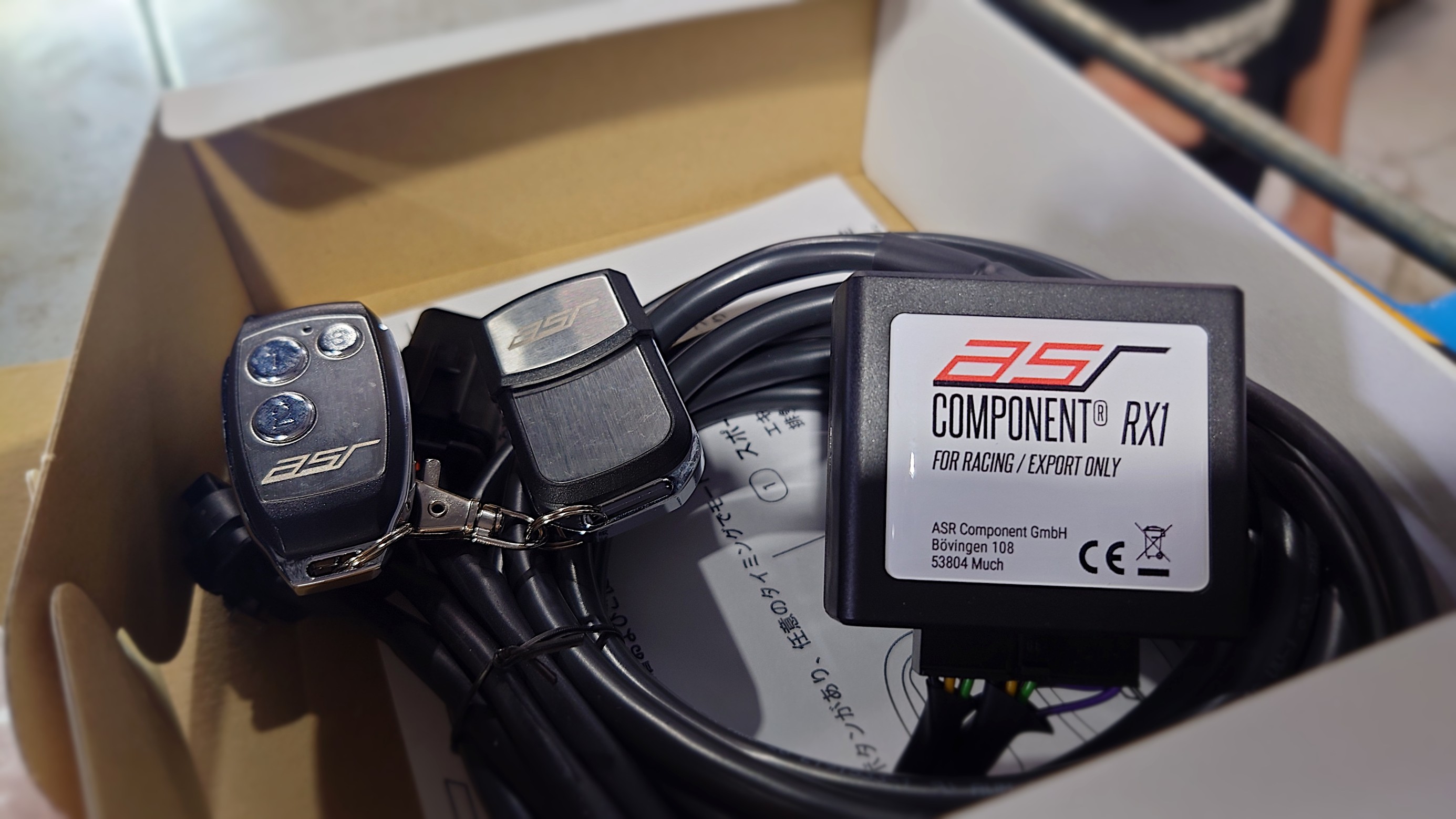 ASR エキゾースト フラップ コントロール の取付作業 ／ AUDI