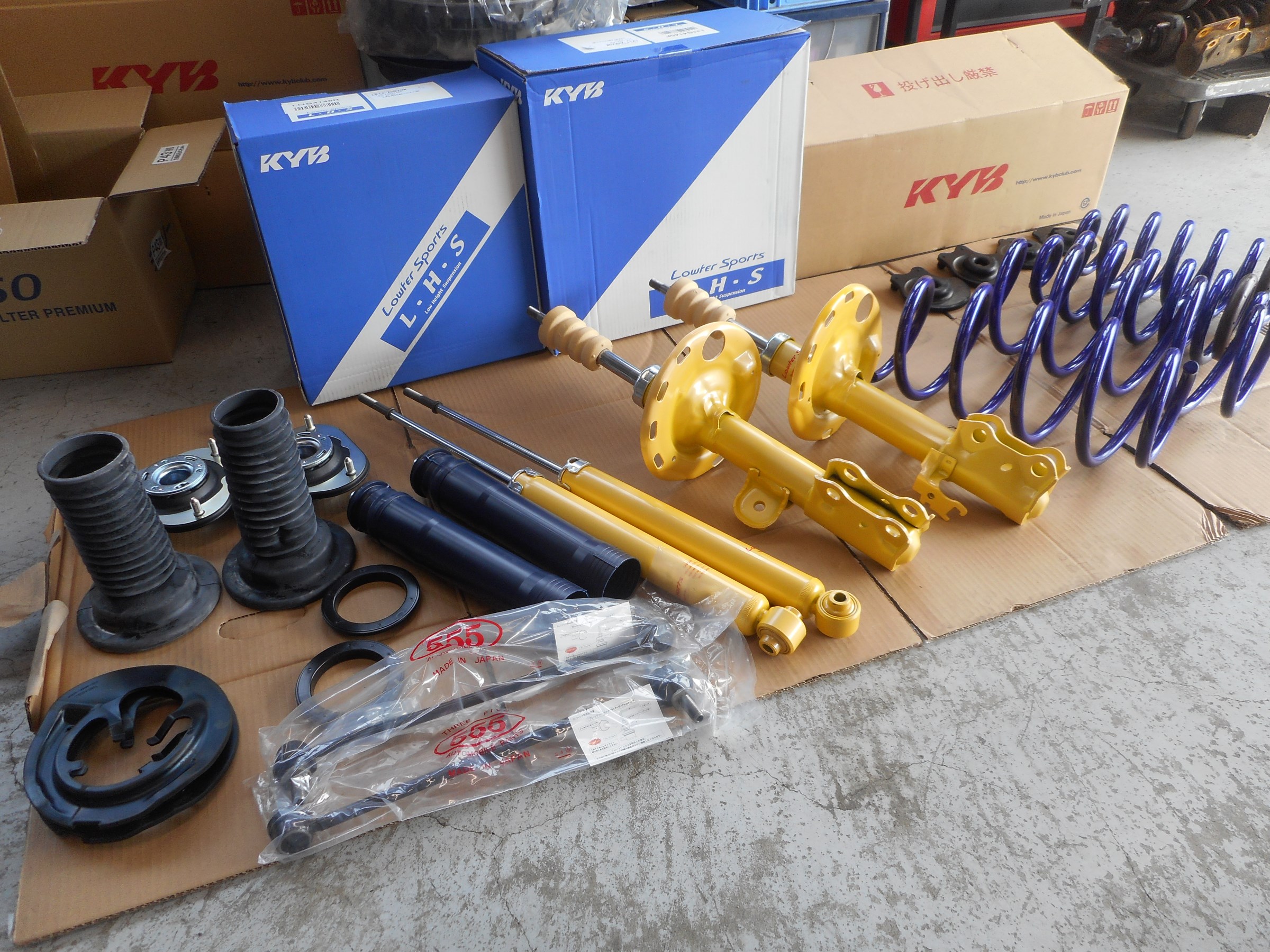 エスティマハイブリッド AHR20W ショック交換 | トヨタ エスティマ 足