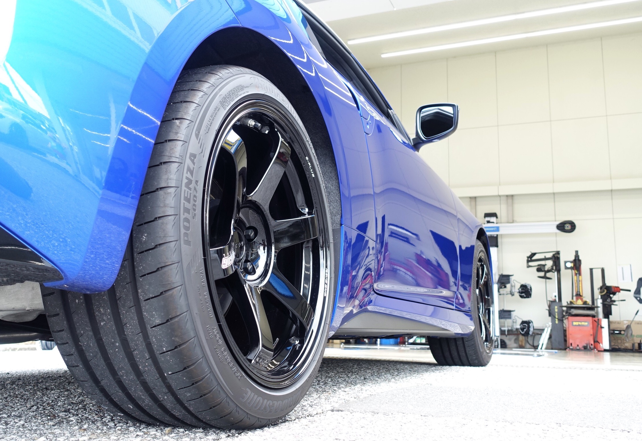 ほんの少しのローダウンでこだわりホイールの魅力がさらに倍増！日産