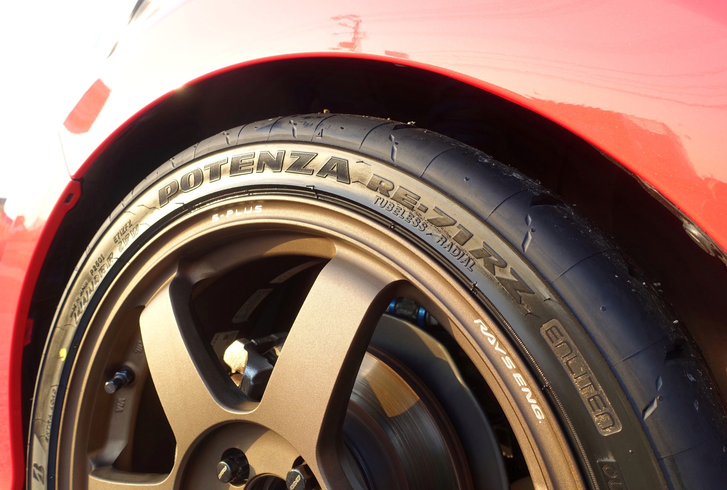 楽しすぎて思わず“ニンマリ”するタイヤが本日から発売開始！「POTENZA