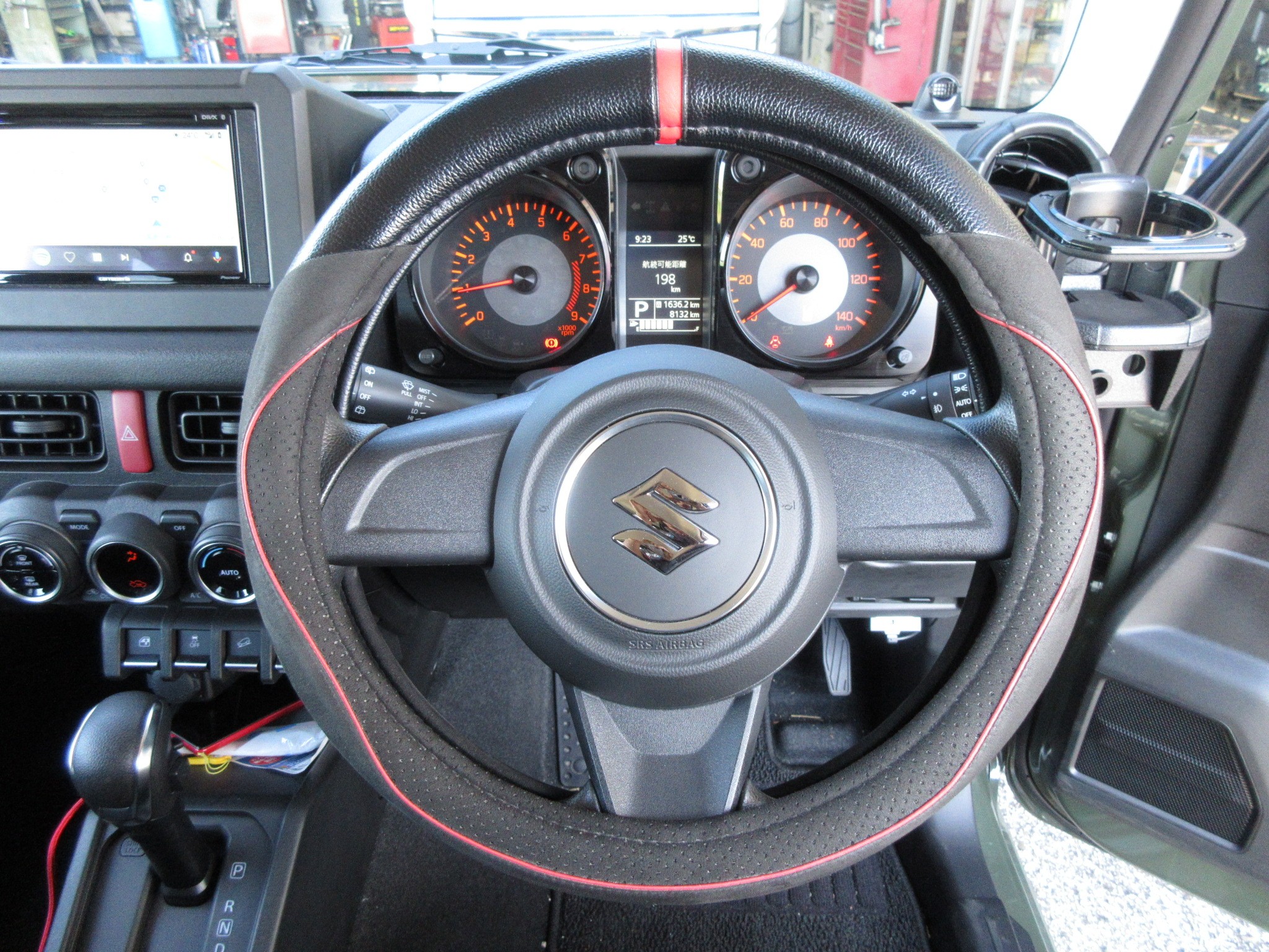 誰もが憧れた往年のモモステは現行車に付けても良い雰囲気でしたよ