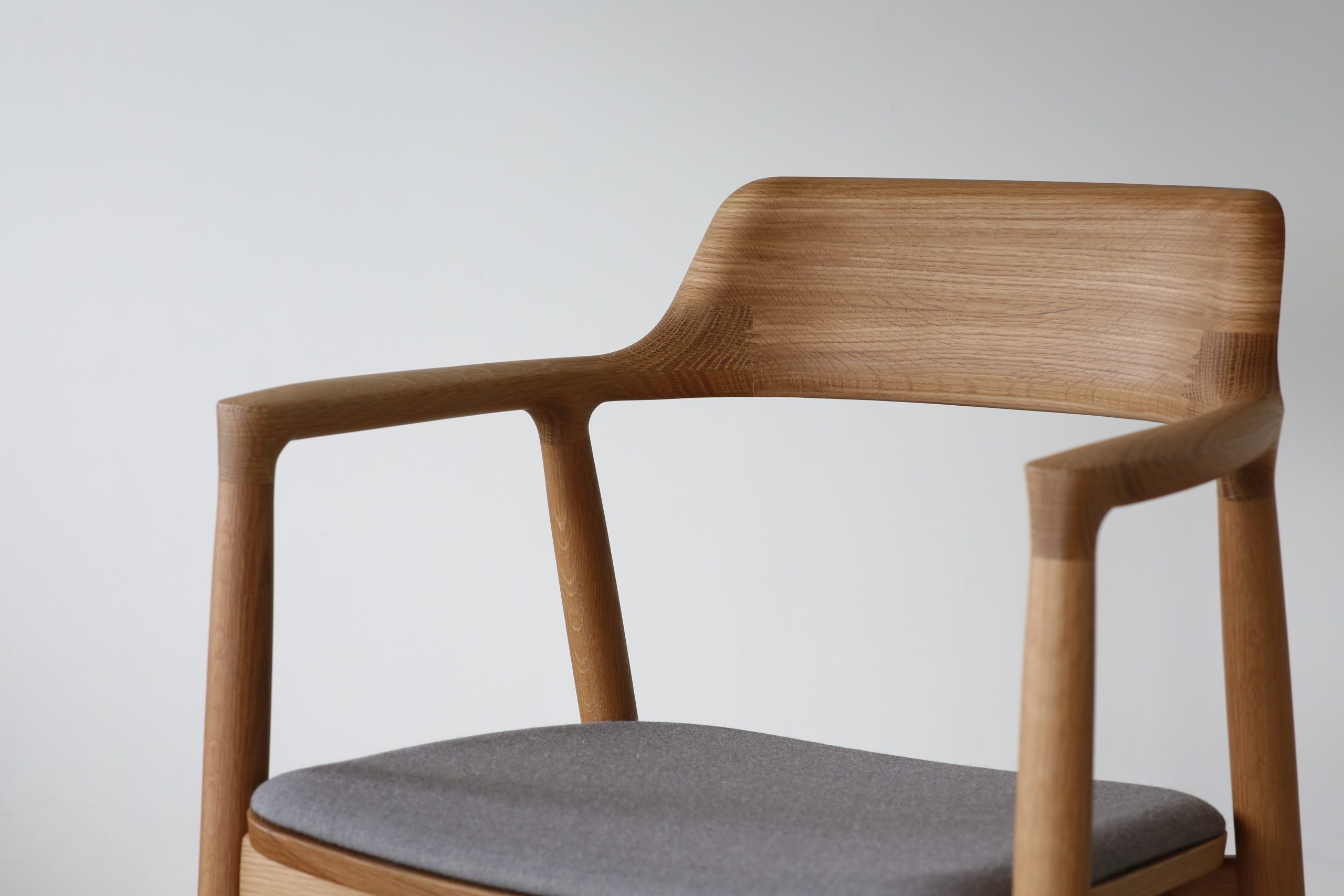 日本が世界に誇る名作家具】ヒロシマ アームチェア/マルニ木工