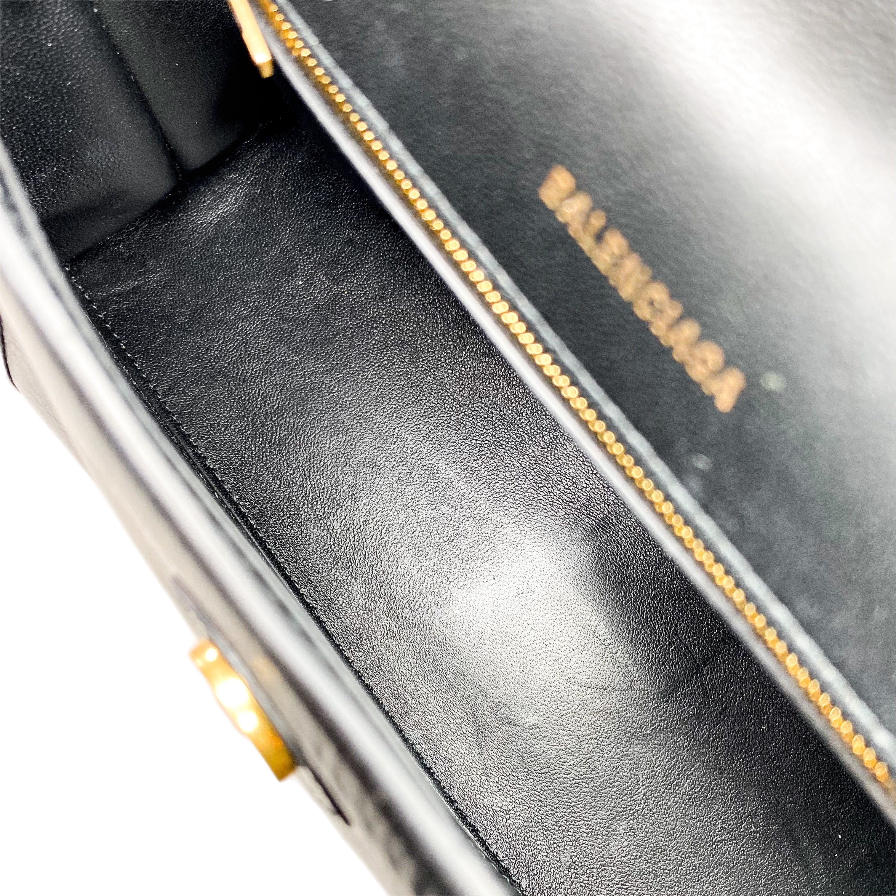 Balenciaga Black Downtown Chain Shoulder Bag – Consign of the Times ™