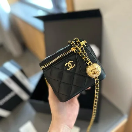 シャネル バニティ ケース ラムスキン CCボール ヴァニティバッグ 高級