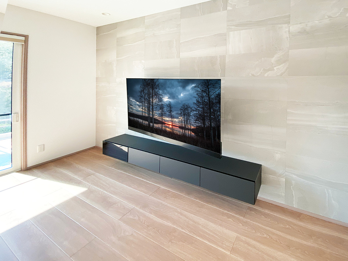 愛知県日進市の戸建て住宅でパナソニック65インチ有機ELテレビ(TH