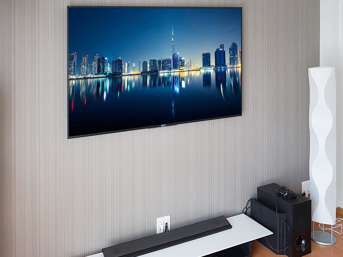 静岡県浜松市でソニー65インチ液晶テレビ(KJ-65X8500D)を壁寄せ