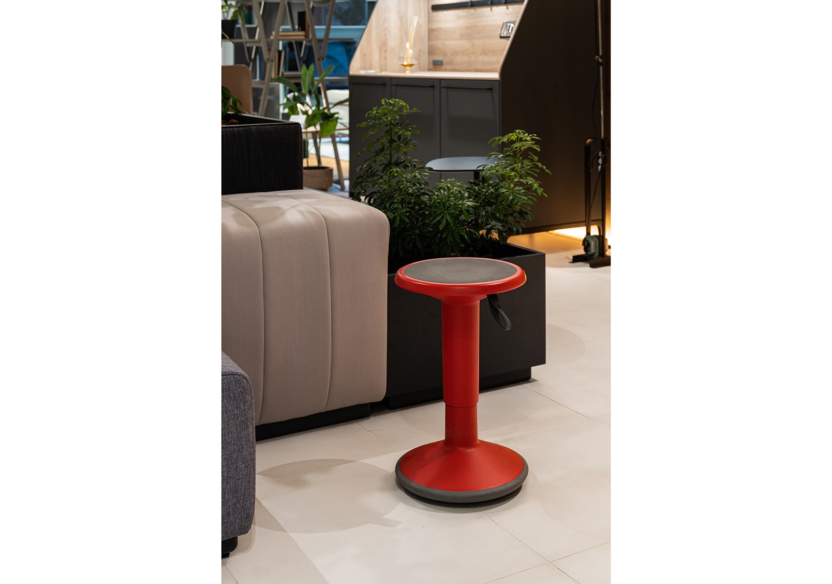 interstuhl（インタースツール）UP IS1アップ スツール ニューレッド