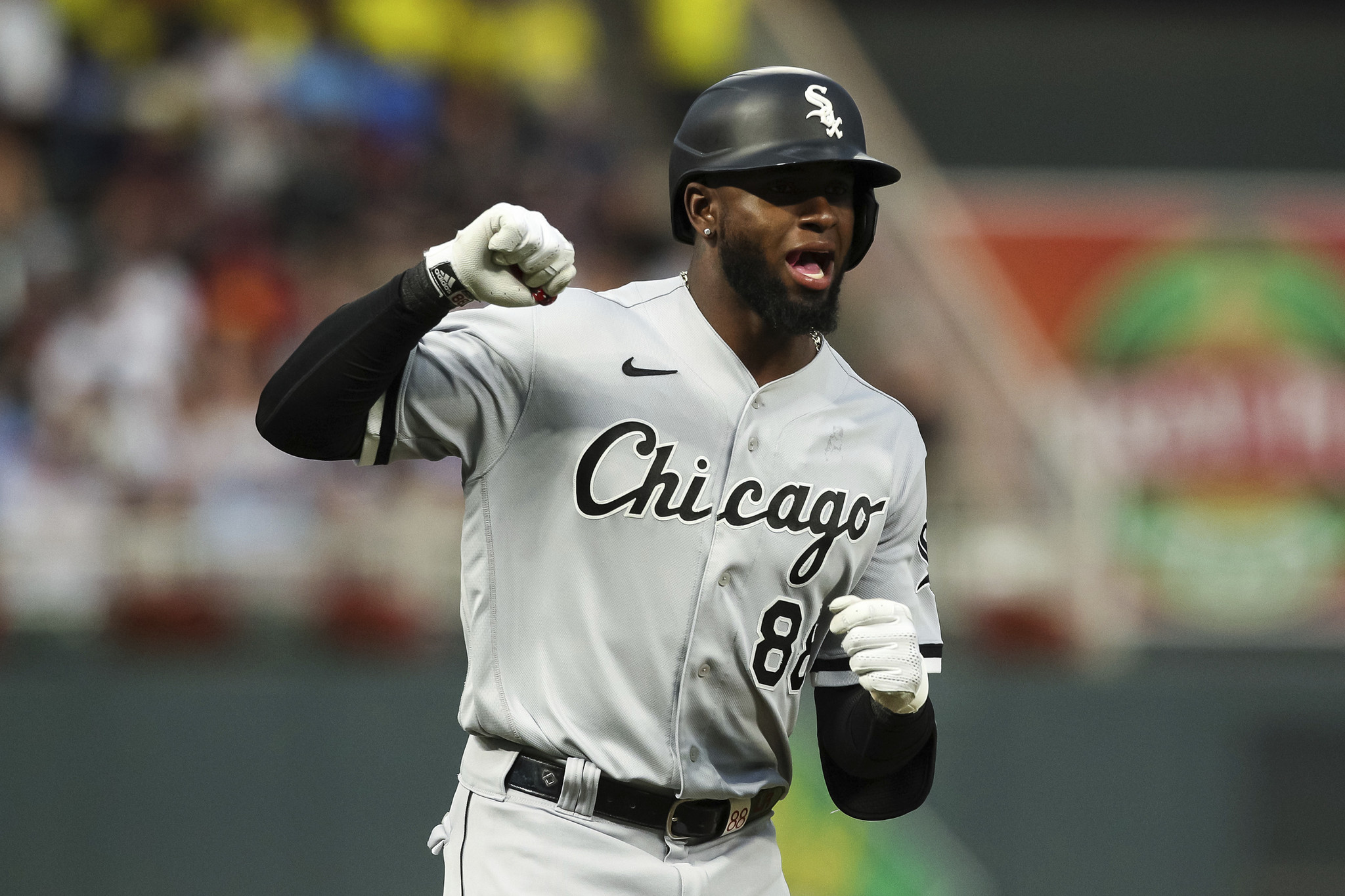 Luis Robert's grand slam fuels the Chicago White Sox to a series