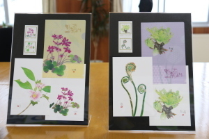 水彩画家 外山康雄さんの絵画を題材にしたフレーム切手の贈呈式が行