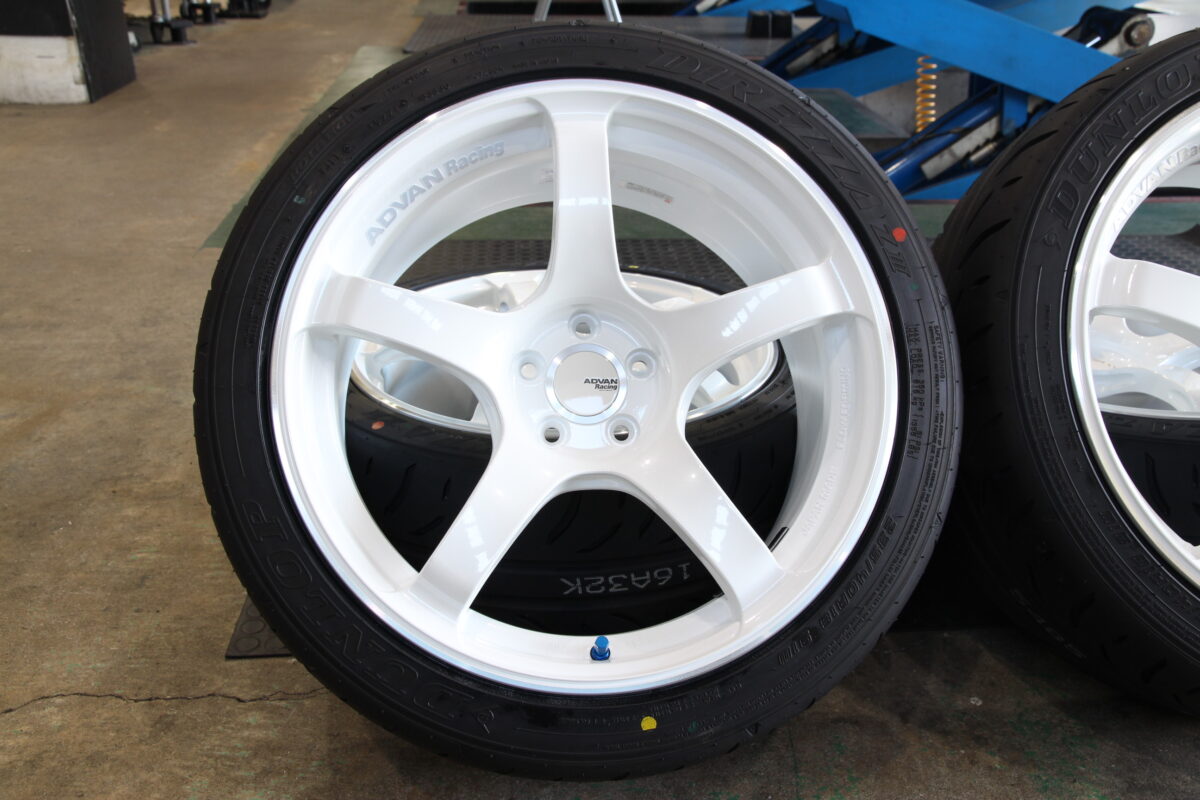 GR86に【ADVAN RACING TC4】×【DUNLOP DIREZZA ZⅢ】のスポーツセット