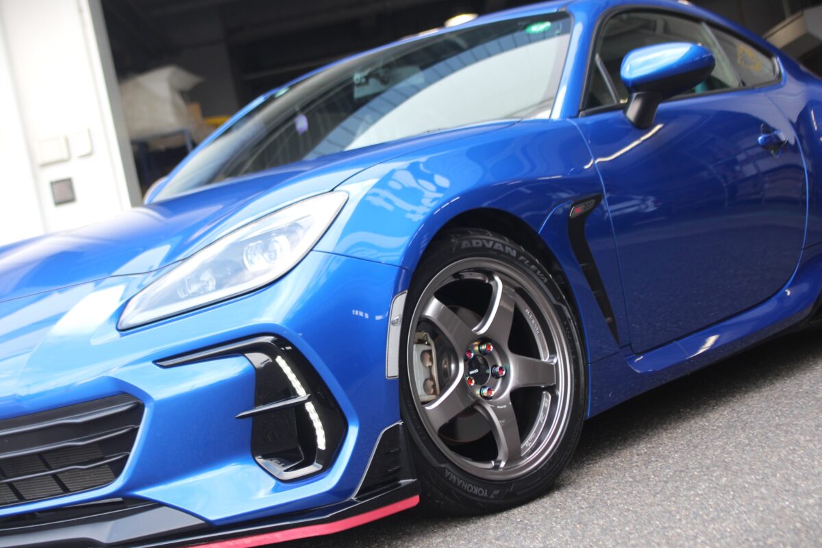 ZD8 BRZ】エンケイ PerformanceLine PF05を17インチで装着！力強い