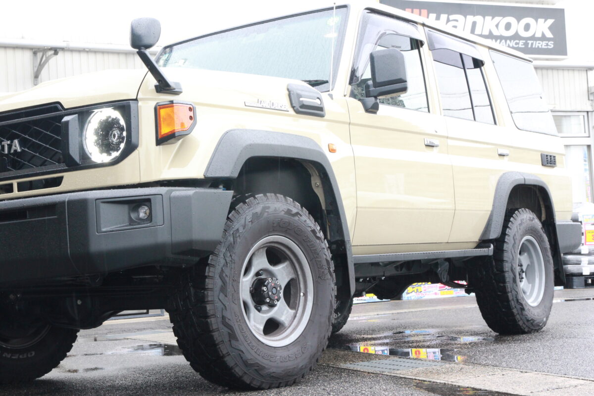 70ランドクルーザー(GDJ76)に4×4エンジニアリング ショック