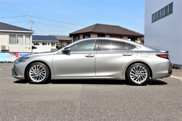 拘りが光る！！レクサスES300hにRS-Rダウンサス装着でロースタイルに