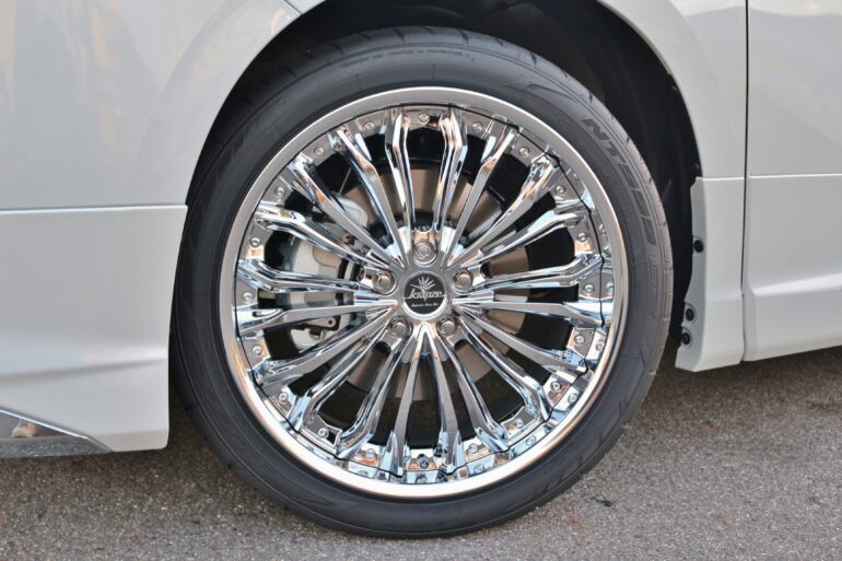 30アルファードにクレンツェフェルゼン20インチを装着！ハイパー