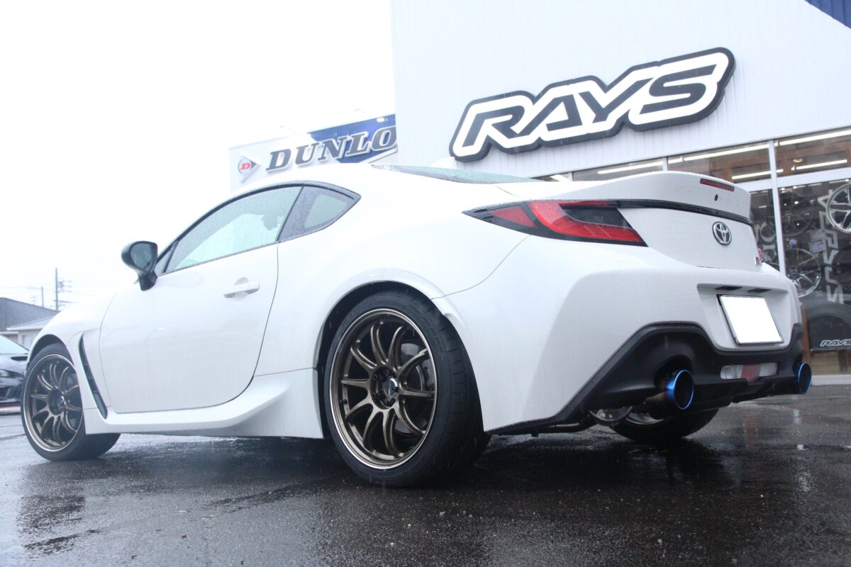 WORK EMOTION ZR10】＆【BLITZ ZZ-R】でGR86をスポーツカスタマイズ