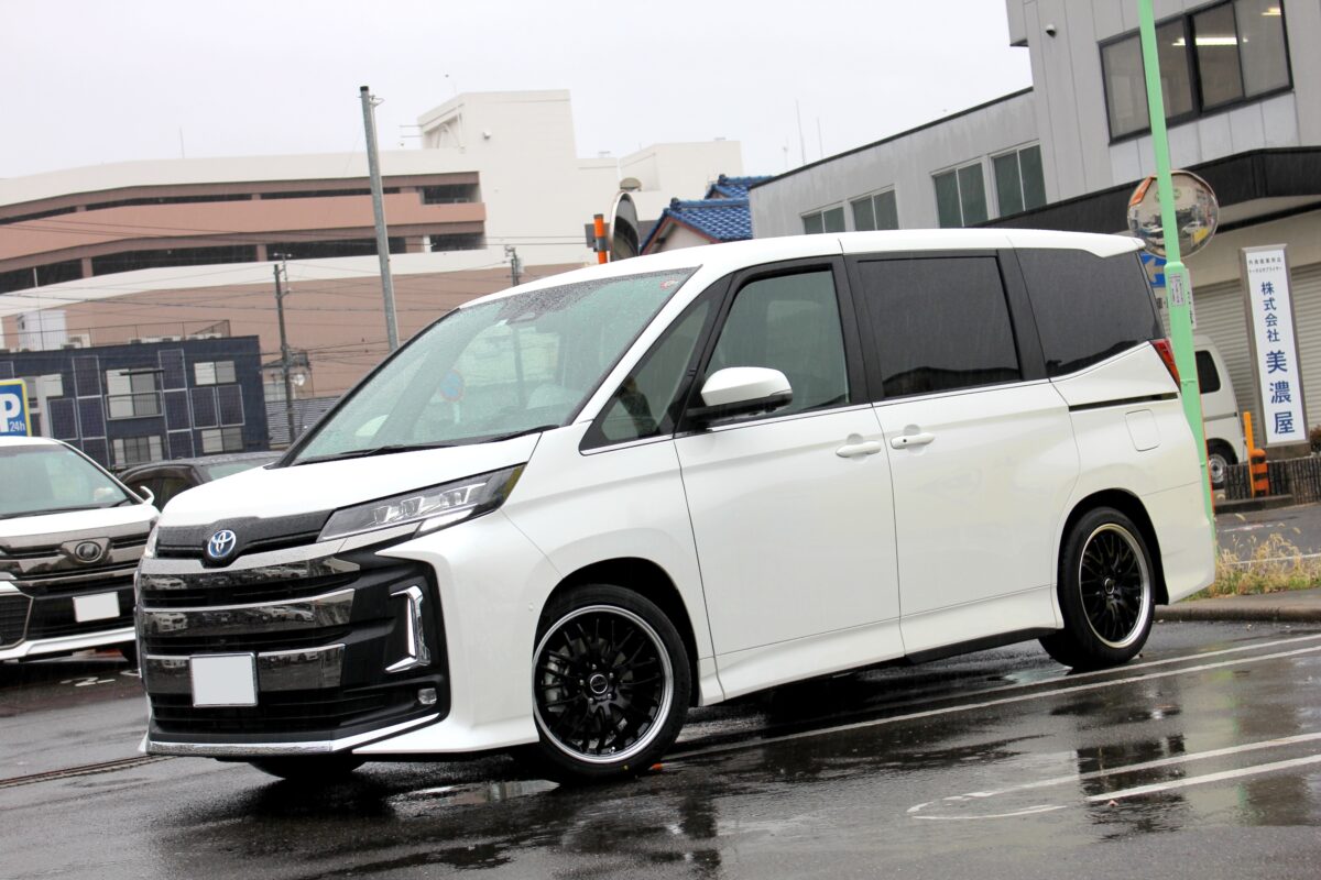 90系ノアハイブリッドの腰高感を車高調で解決！新型車はホイールも