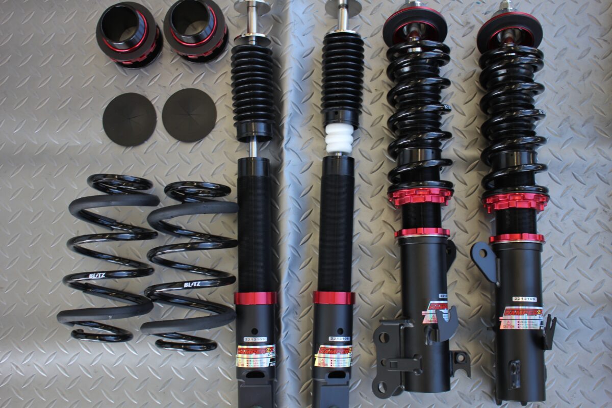 最新N-BOXカスタムをローダウン！BLITZ ZZR車高調を装着します