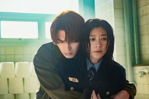 篠原涼子、『民衆の敵』高橋一生、前田敦子らからサプライズバースデー