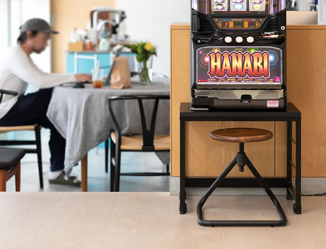 アイアンスタンド あなたに快適なプレイと便利さを。 ホームスロット