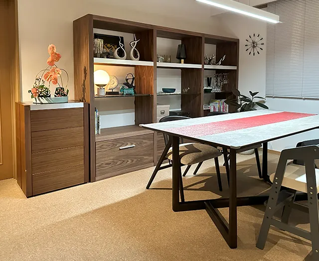 ドラマ・映画美術協力「1122」 ｜【アルモニア公式】ソファ中心の家具