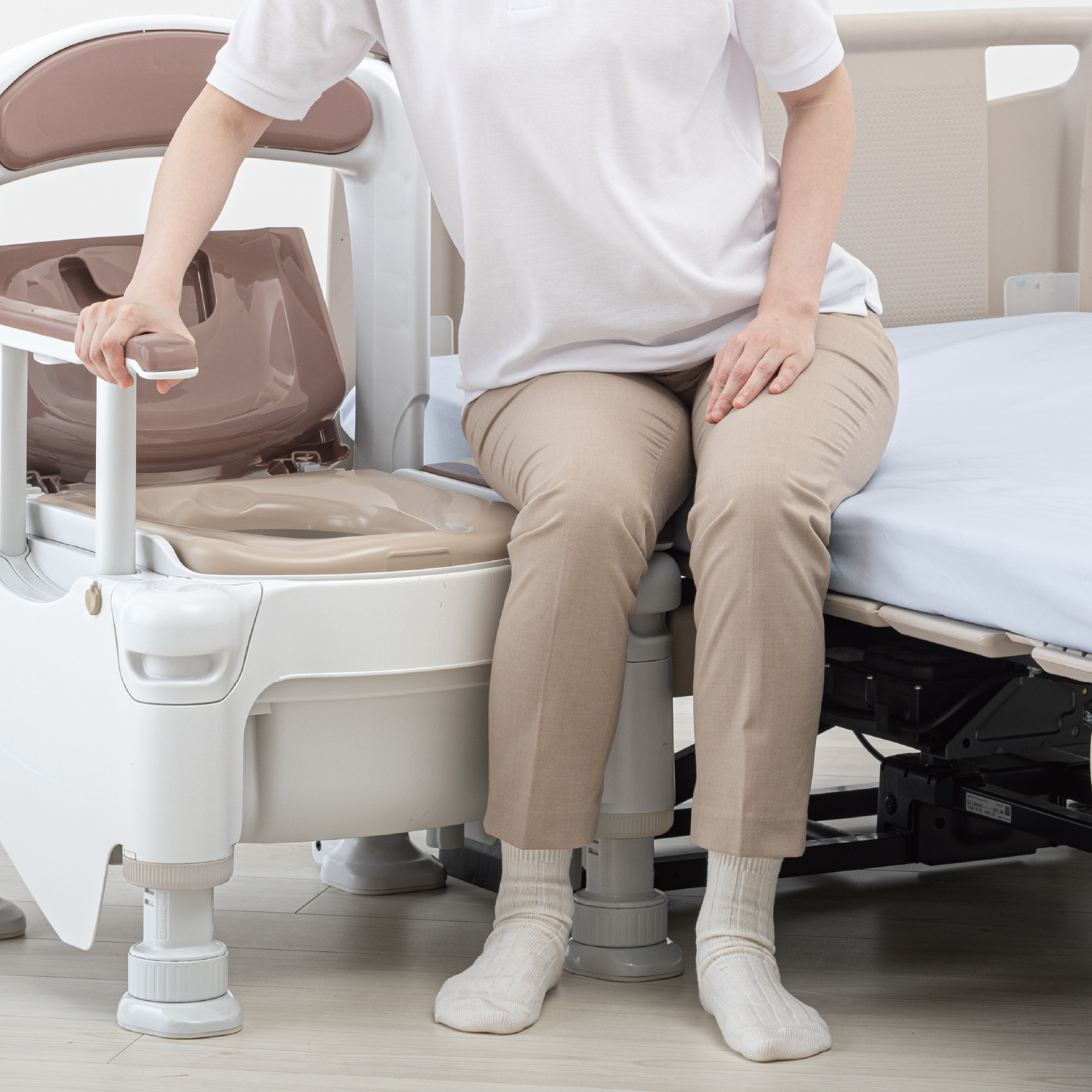 ポータブルトイレ FX-30 ”らくゾウくん” | 【安寿】の介護用品