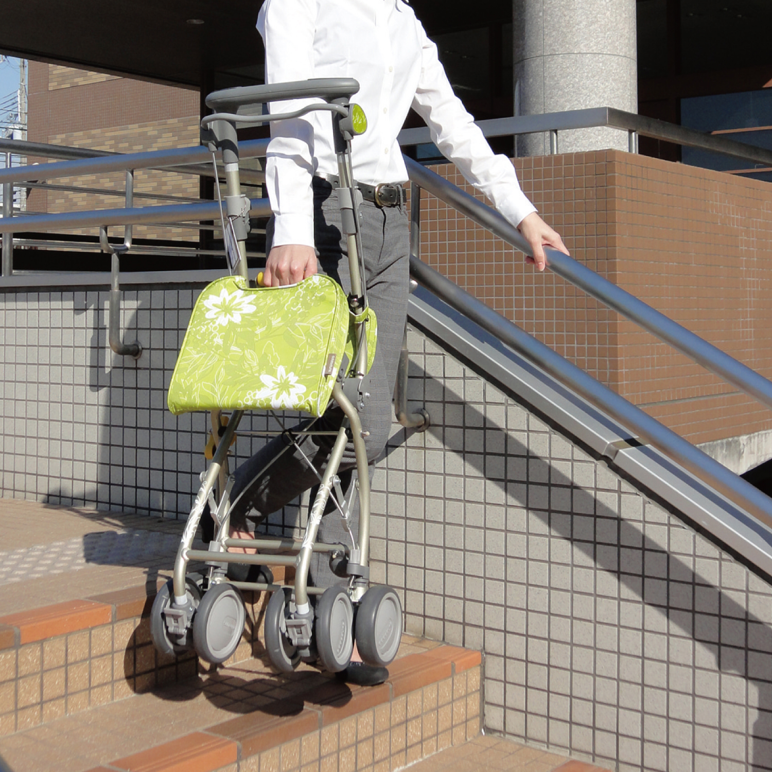 シルバーカー さんぽっぽ | 【安寿】の介護用品 | アロン化成