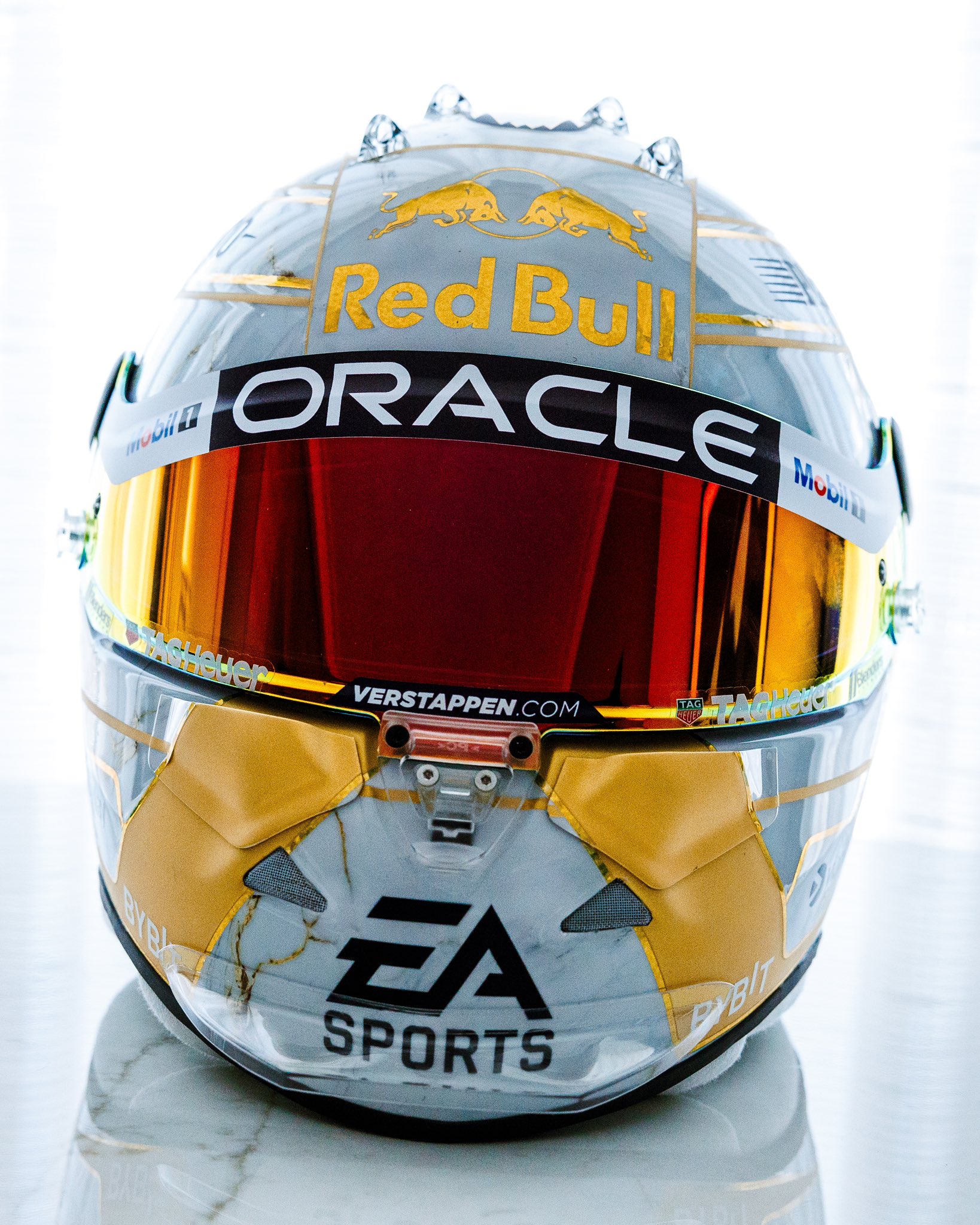 マックスフェルスタッペン 2023ワールドチャンピオンヘルメット 1/4