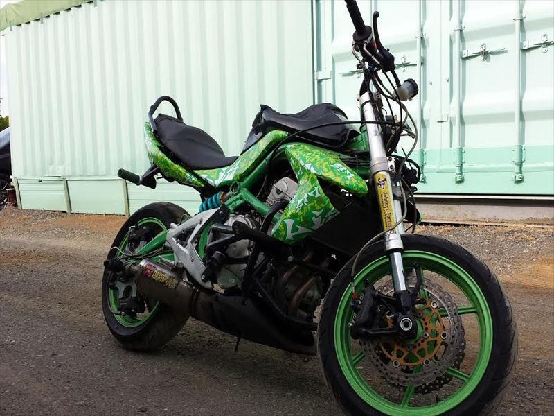 ER-6を本気スタント仕様！モンスターエナジーのスプロケット！| AxxL