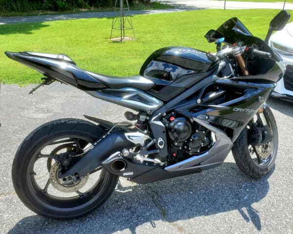 デイトナ675用サイド出しマフラーでパワーアップ&カッコよく！｜AxxL