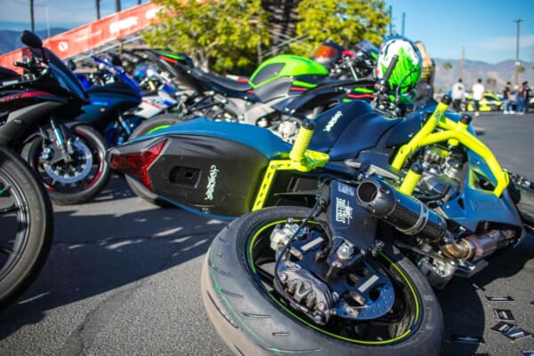 ZX-10R (11-23) 好きなポジションに設定できるアルミサブケージ｜AxxL