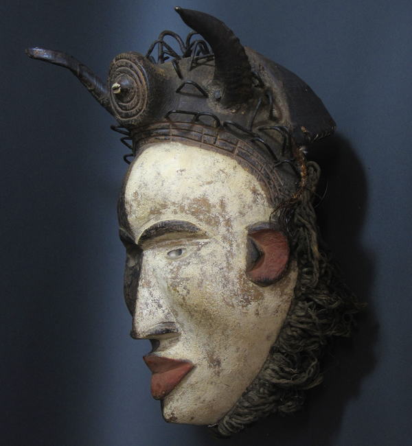 呪術師の仮面<アフリカの仮面(木彫り)：アフリカ雑貨アザライ