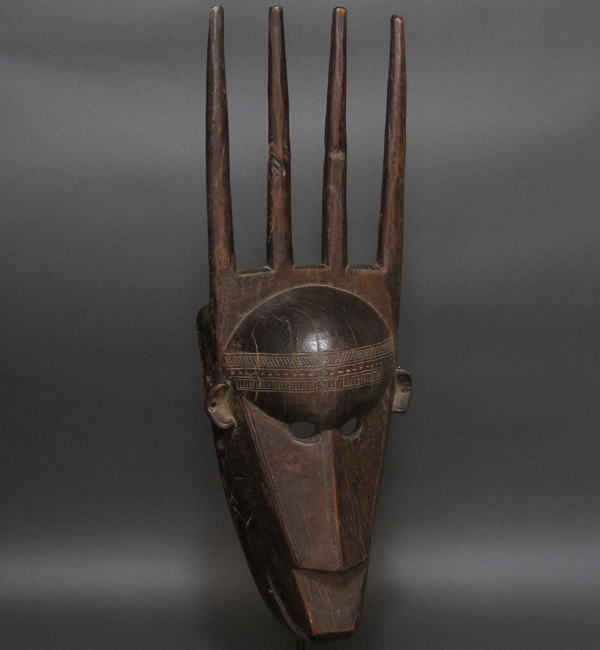 四本角のマスク<アフリカの仮面(木彫り)：アフリカ雑貨アザライ