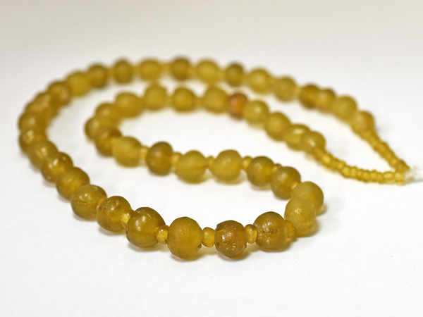 2108】ジャワ島出土 半透明琥珀色中粒ビーズ一連,とんぼ玉