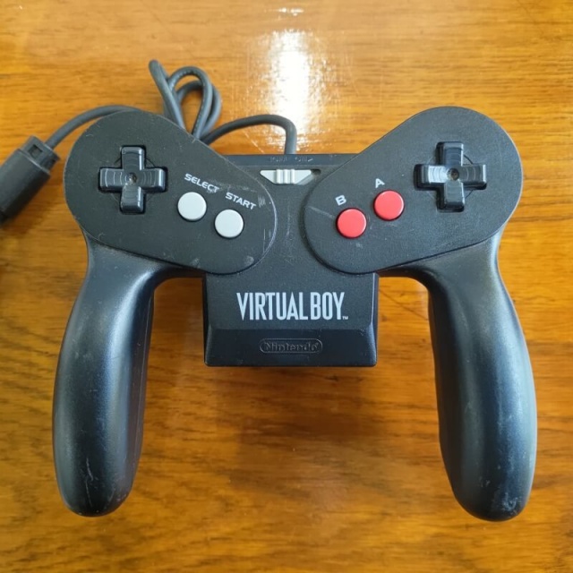 宅配買取】飛び出す赤い衝撃！ 任天堂『バーチャルボーイ』の箱付き
