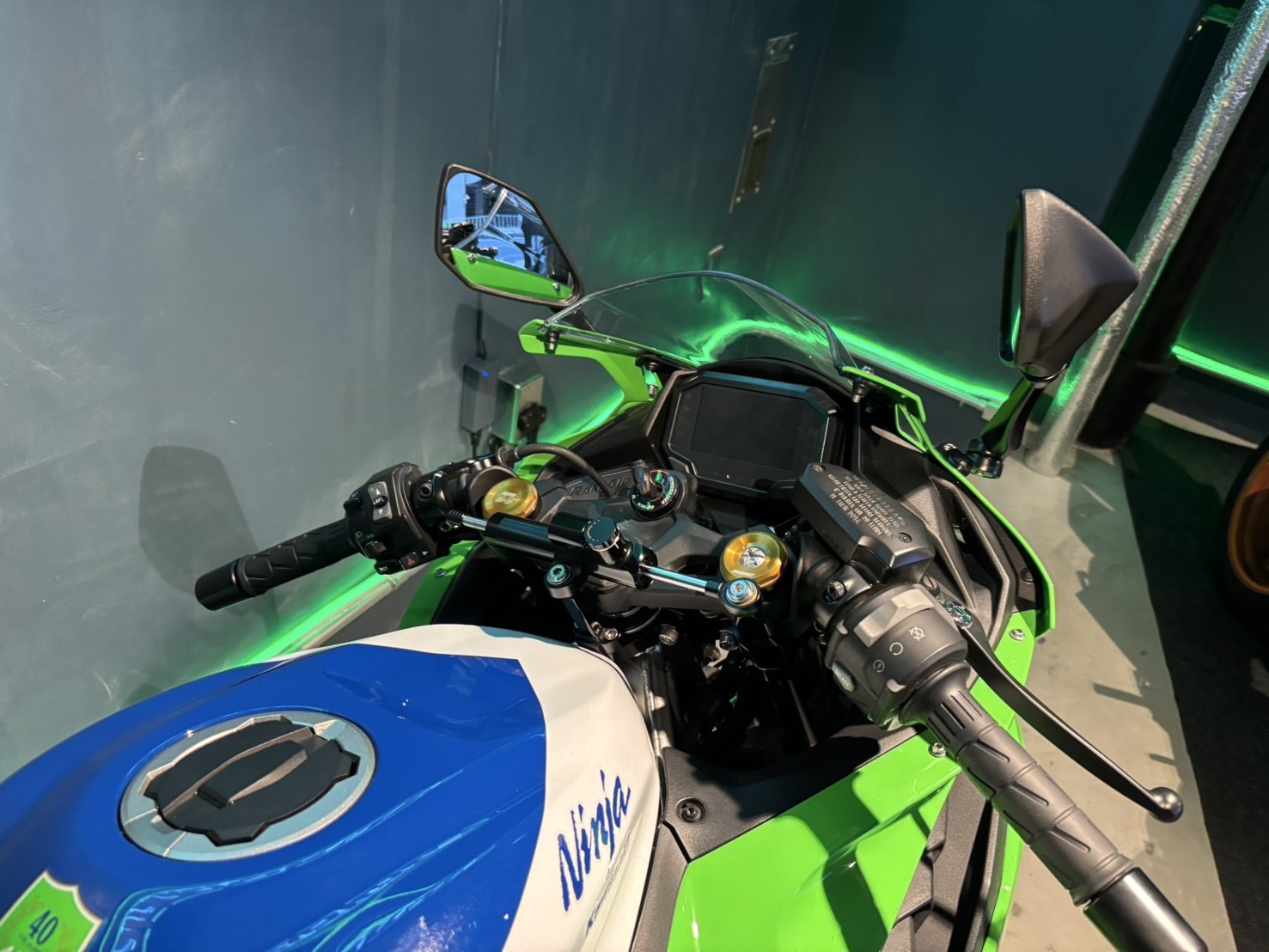 ZX4RR | 大阪 レンタルバイク 二輪処グループ