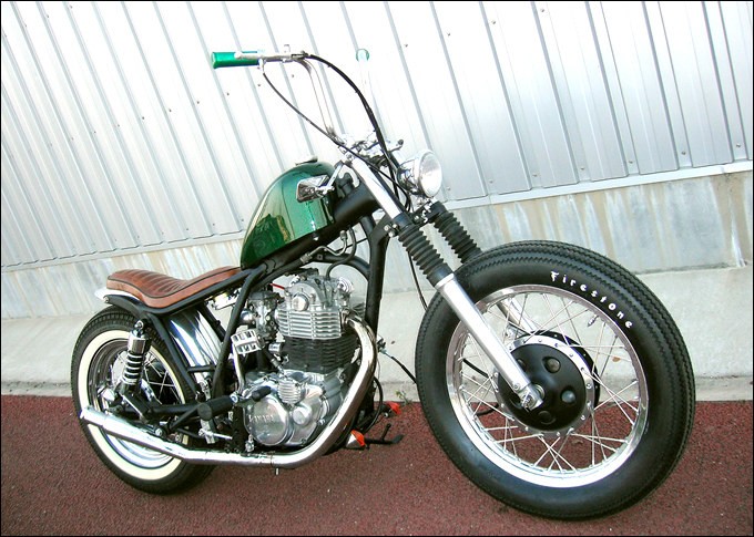 ヤマハ SR400 プロが造るカスタム バイクブロス