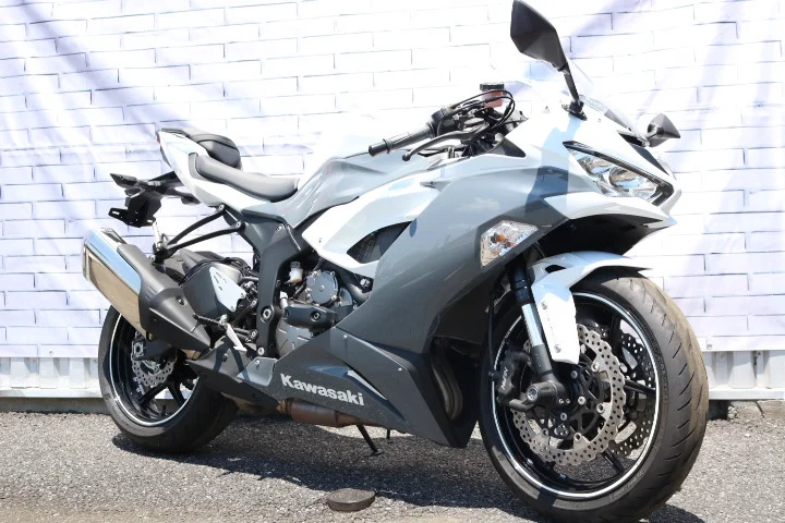 カワサキ ZX-6R USBポート スライダー マルチマウントバー装備の詳細