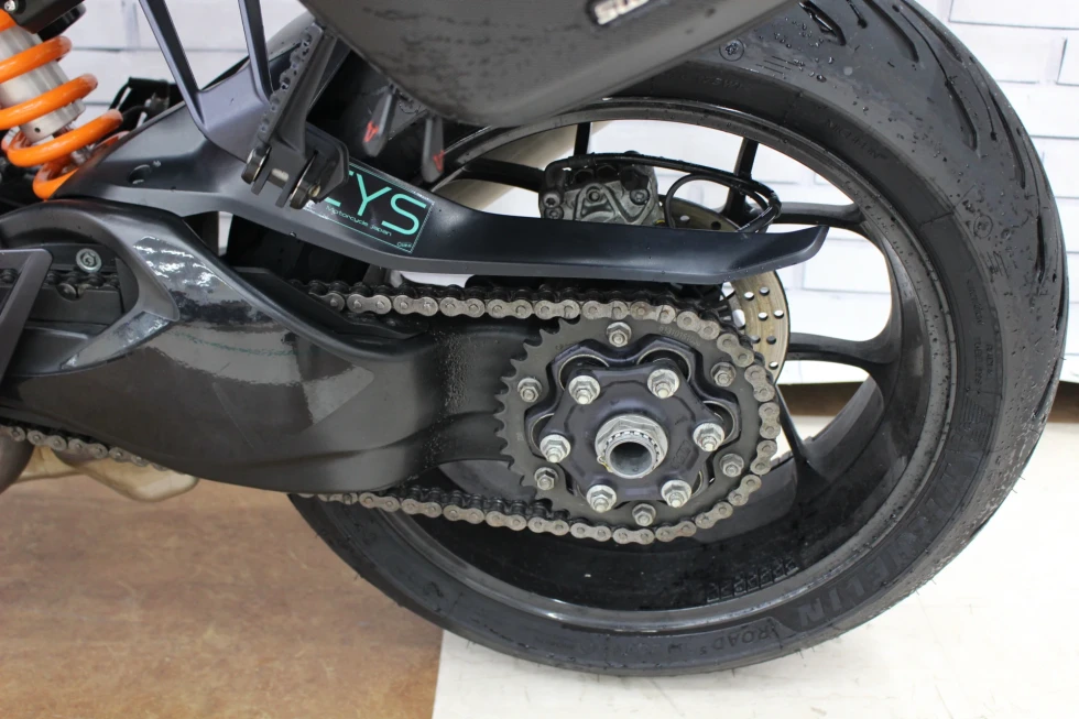 KTM 1290 SUPER DUKE R（デューク） AKRAPOVIC マフラー、サイドパニア