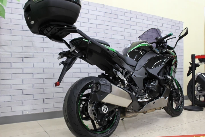 カワサキ NINJA1000 SX（ニンジャ） 純正ワンキーリアボックスの詳細