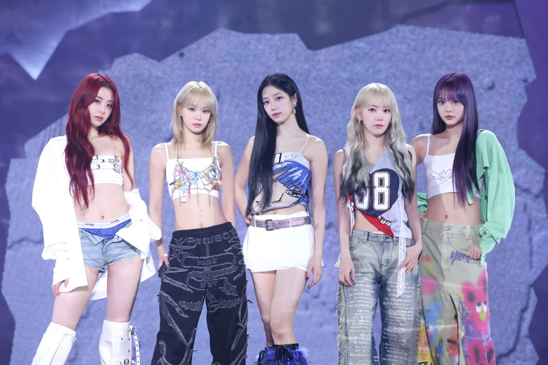 LE SSERAFIM、ソウルでメディアショーケースを開催 “振り付けに注目し