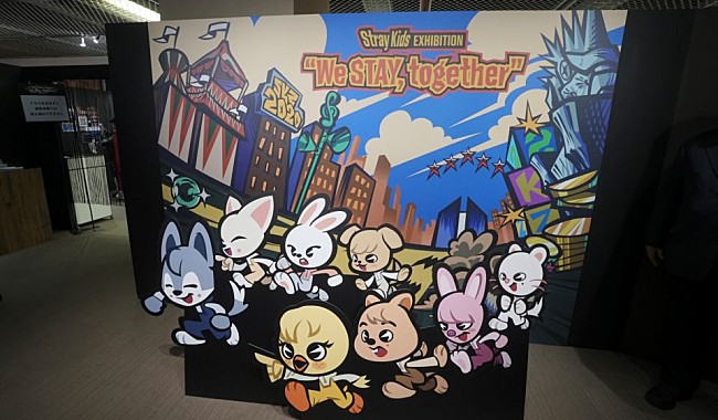 Stray Kids、まるごとスキズ仕様の貸し切り新幹線「Stray Kids Special