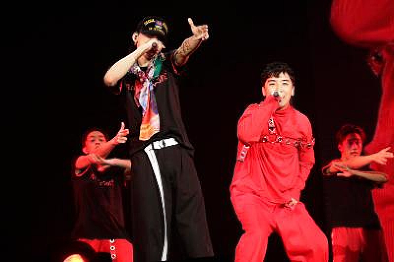 G-DRAGON、ジャパンツアーファイナルにV.Iがサプライズ出演 | Daily