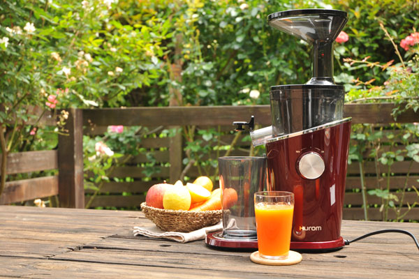 毎日の健康を意識して酵素が生きた生ジュースを手軽に作ります