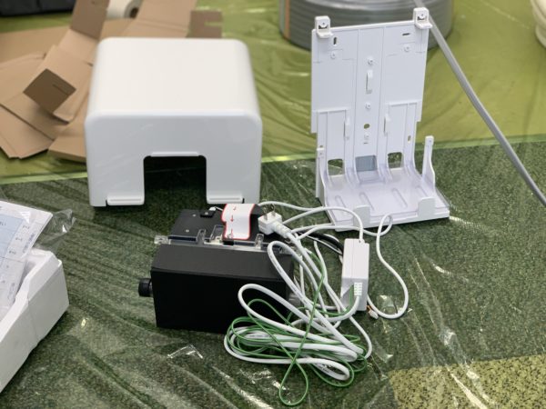 エアコンのエラー「ドレン異常」 ドレンポンプ・ドレンパンの清掃│黒