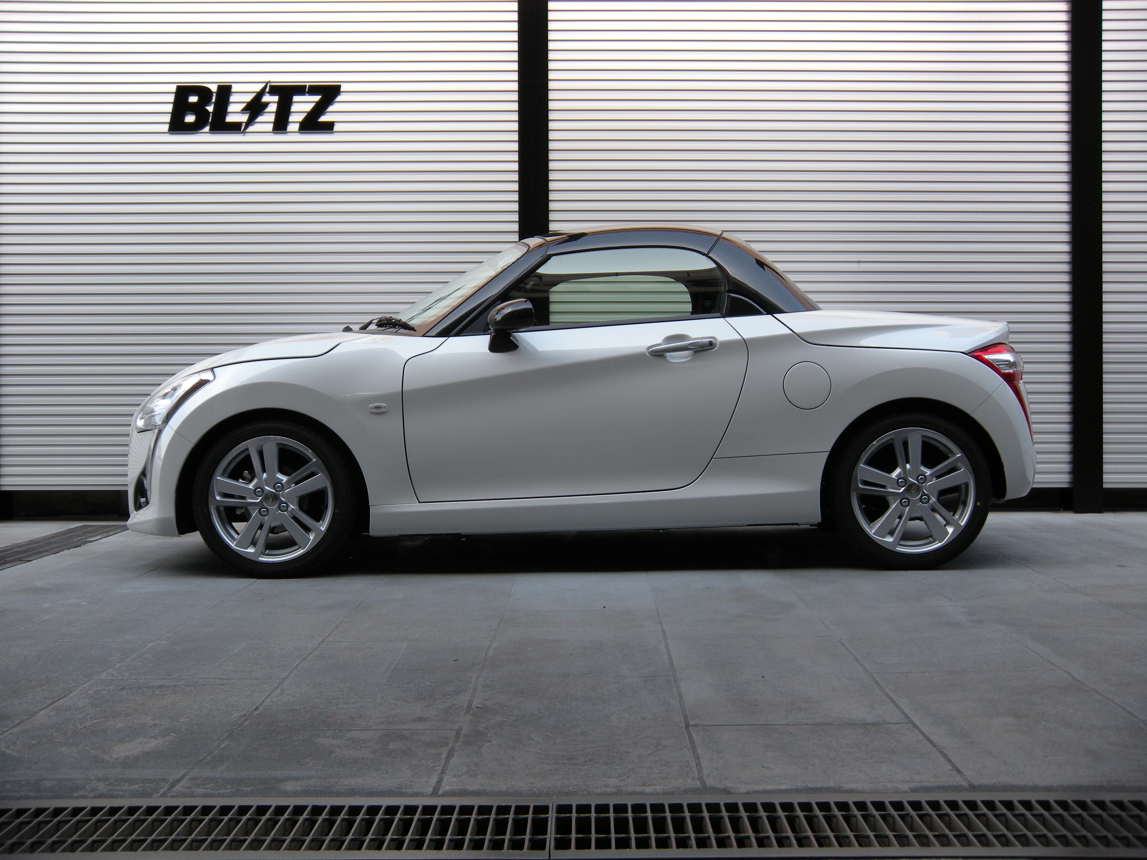 たん）BLITZ 車高調 LA400 シュピーゲルアッパー付 BLITZ 車高調 LA400