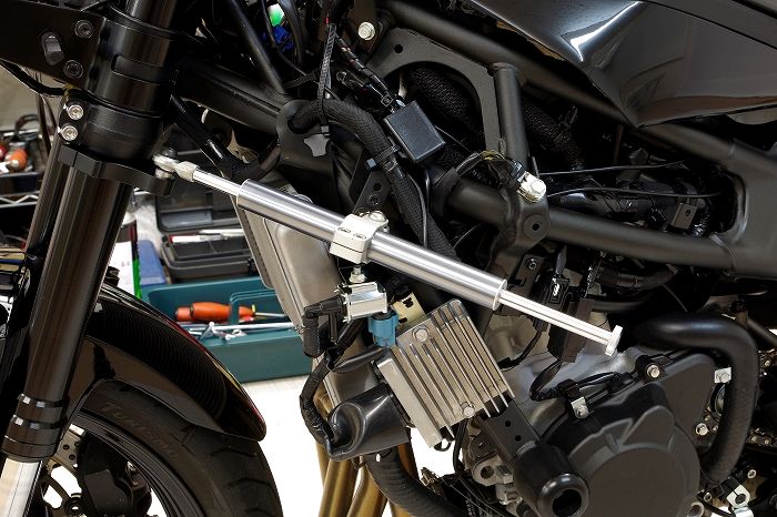 カワサキZX-25R SE（2023） YSS製ステアリングダンパーに交換